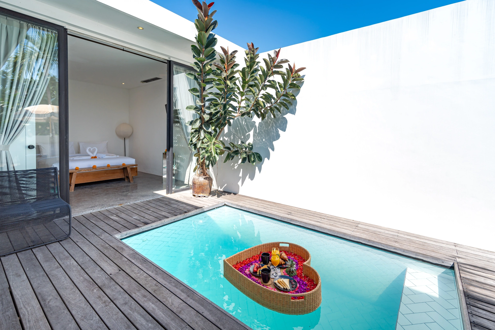Modern 1BR Pool Villa • 6 Mins to Finns • Private Oasis, 1-bed villa for rent in Canggu – photo 10 of 15