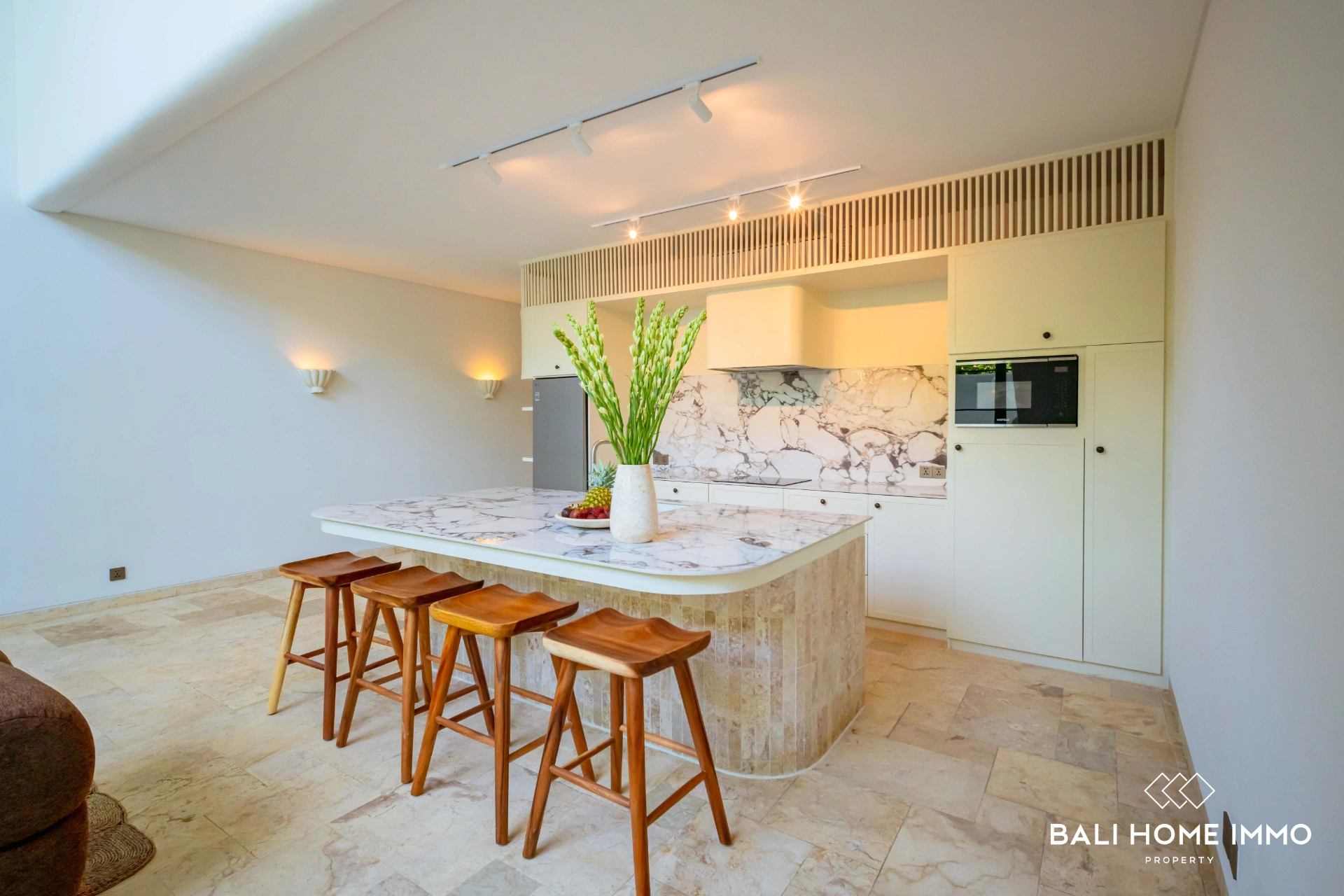 Stylish 2-bedrooms Villa for Rent & Sale with Rooftop Pool, 2-bed villa for rent in Uluwatu – photo 6 of 14