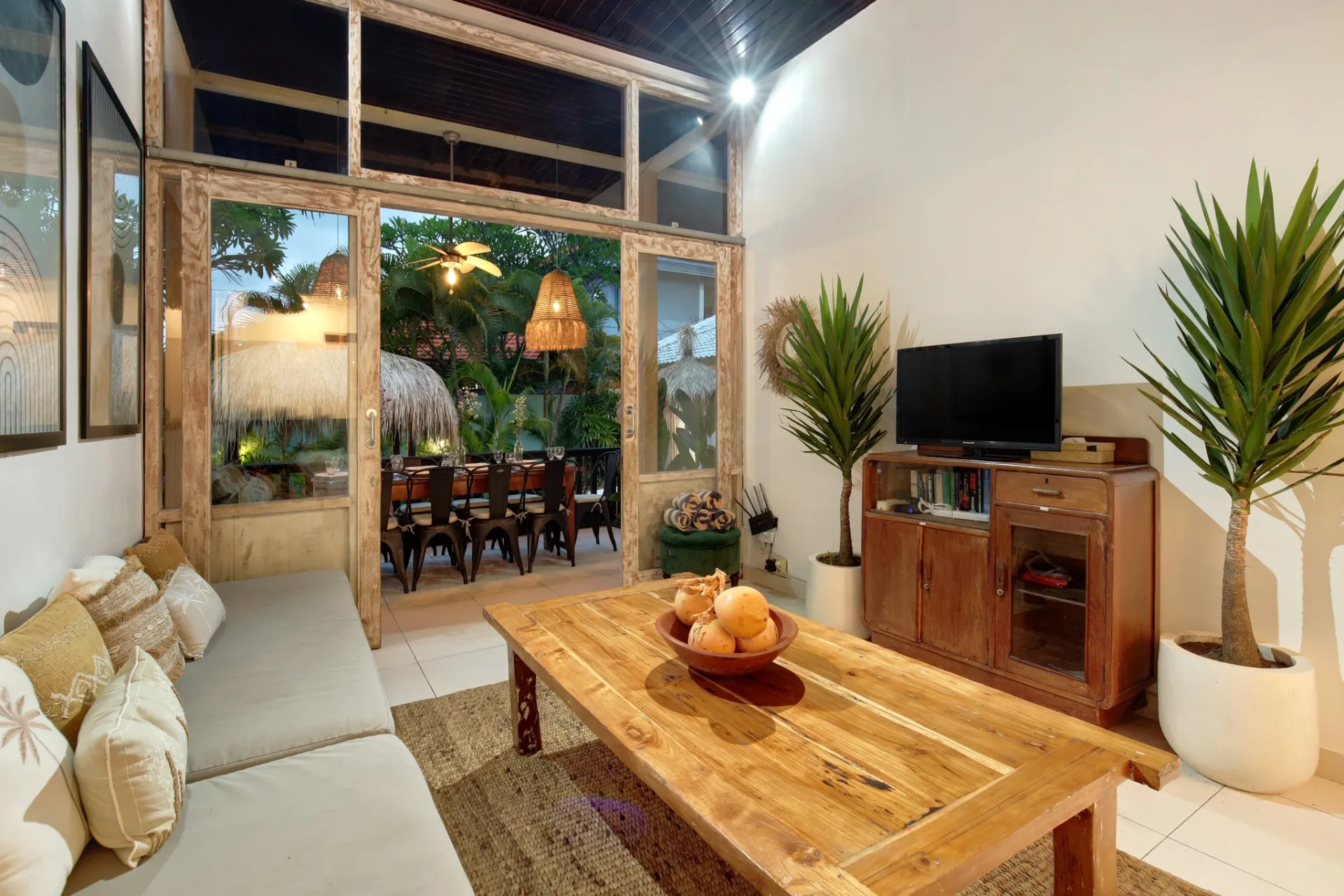 Seminyak Villa – 4BR, Private Pool, Walk to Shops & Beach, 4-bed villa for rent in Seminyak – photo 3 of 15
