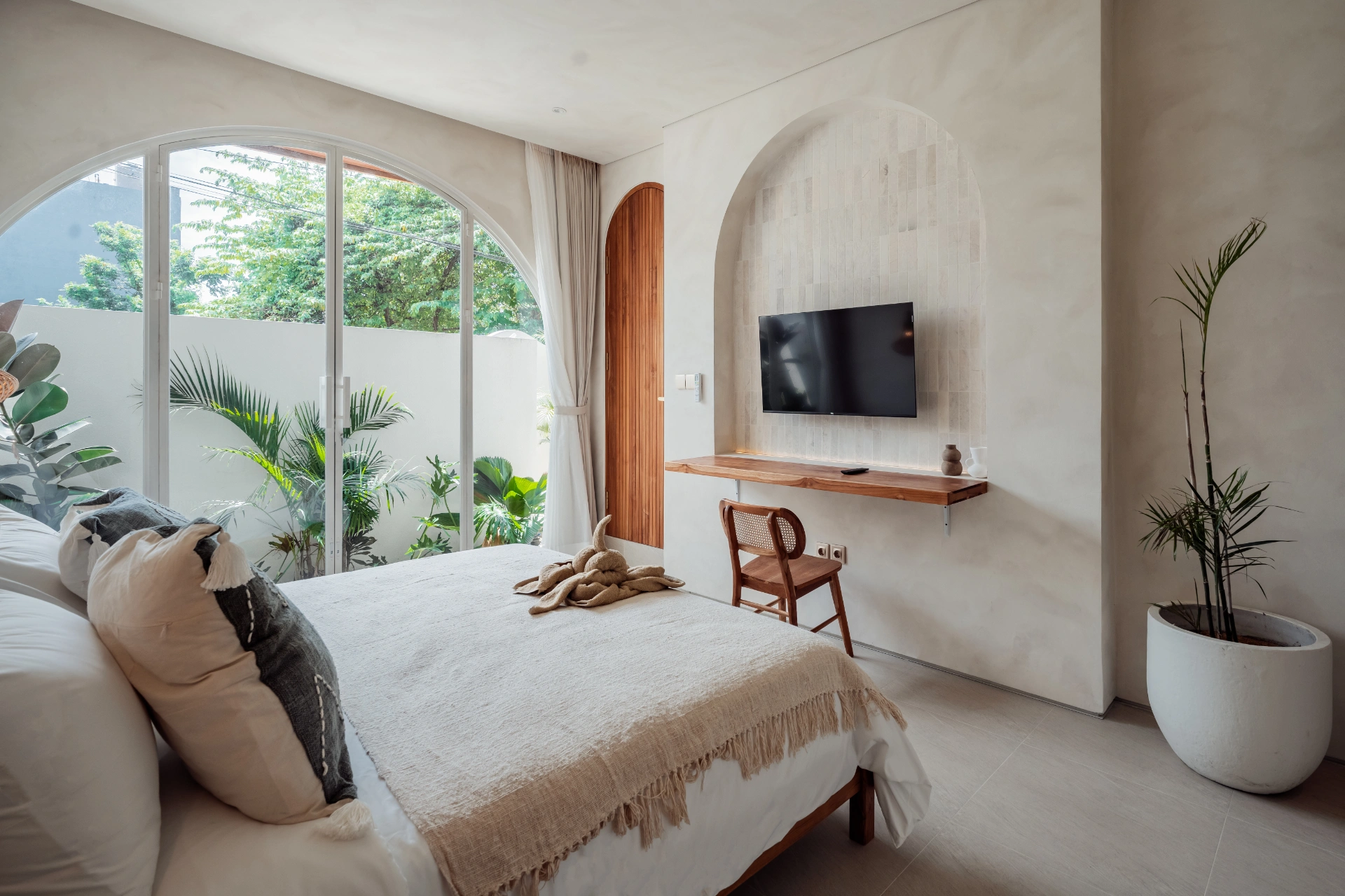 Brand-New 2BR Villa in Berawa – Prime Location, Quiet Surroundings, 2-bed villa for rent in Canggu – photo 6 of 15