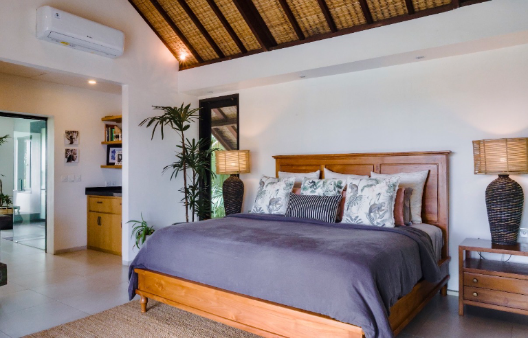 Private 4-Bedroom Villa in Kaba-Kaba, Bali | Quiet, luxurious living, 4-bed villa for rent in Seseh – photo 5 of 15