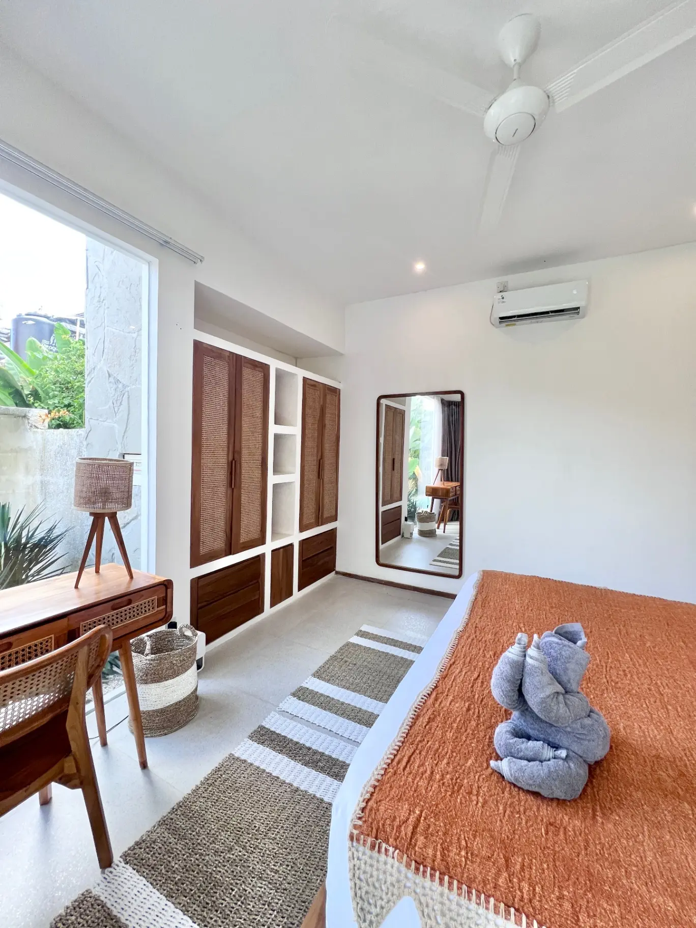 #1 Modern 1BR Villa with Private Rooftop & Pool, 1-bed villa for rent in Pererenan – photo 4 of 15