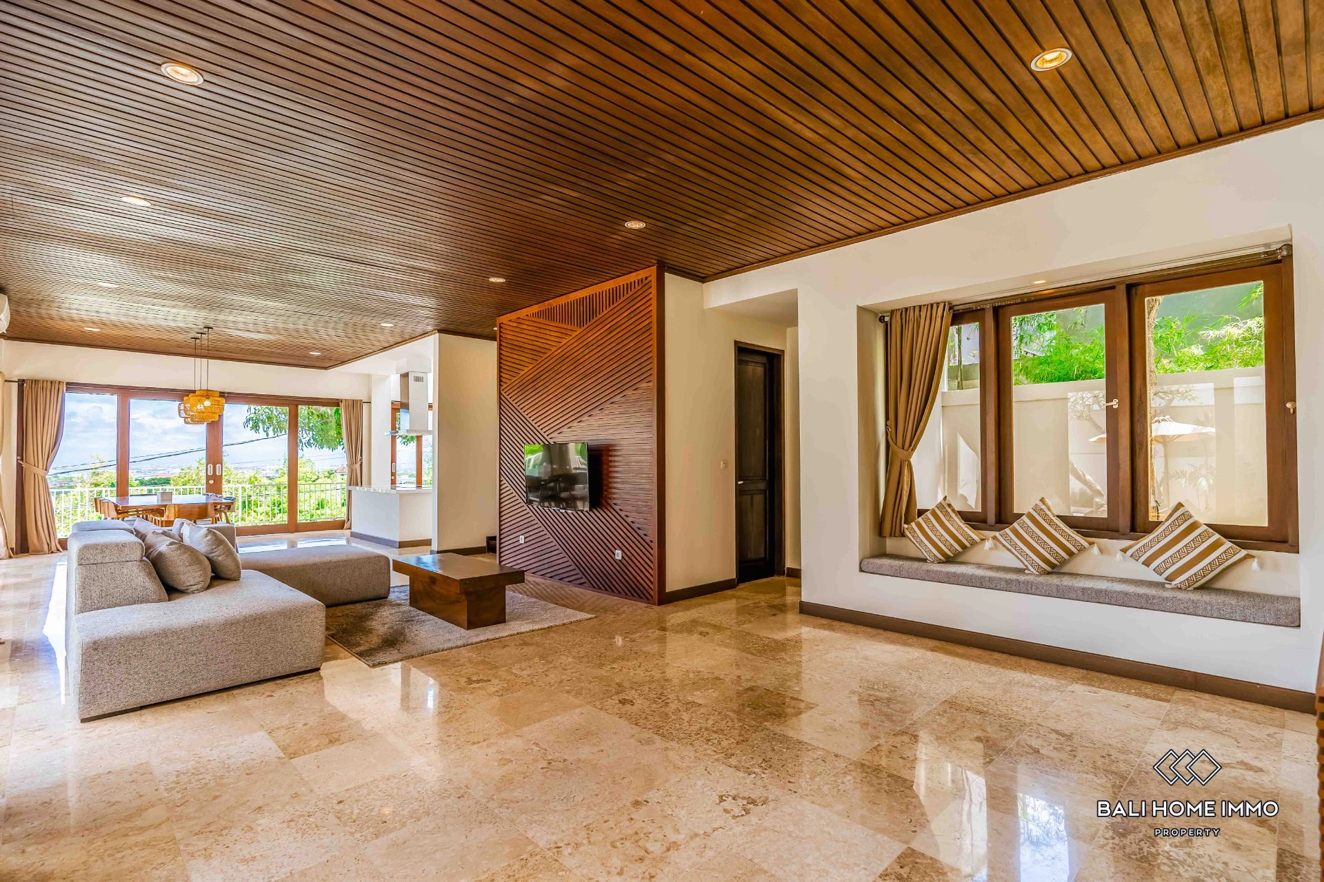 Stunning Ocean View 5 Bedrooms Villa for Rent & Sale in Ungasan, 5-bed villa for rent in Uluwatu – photo 6 of 14