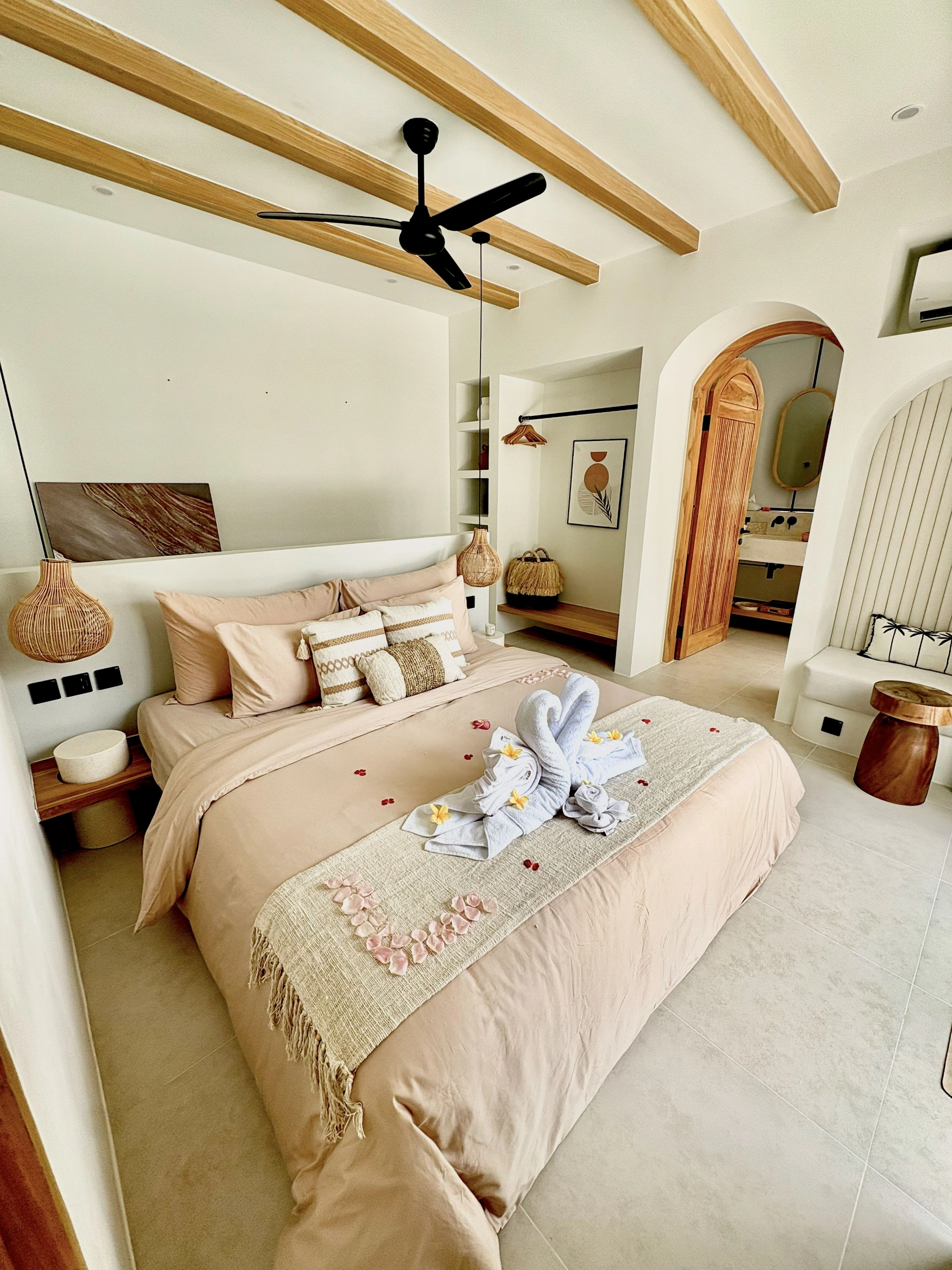 Romantic 1BR Pool Villa w Bathtub, BBQ & Lounge | Bingin, 1-bed villa for rent in Uluwatu – photo 9 of 15