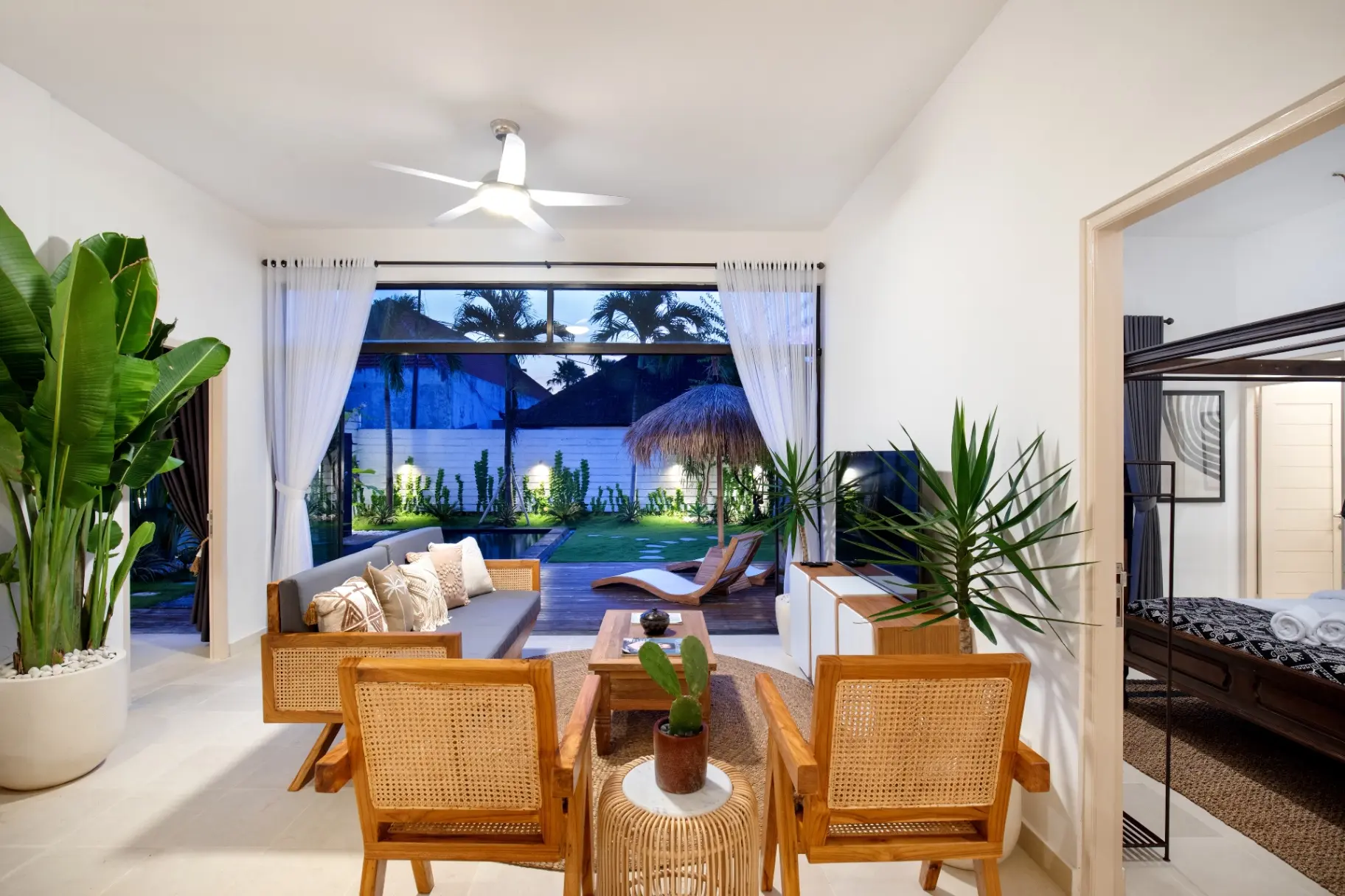 3 Bedrooms Umalas Satu Beautiful Lux Design, 3-bed villa for rent in Seminyak – photo 14 of 15
