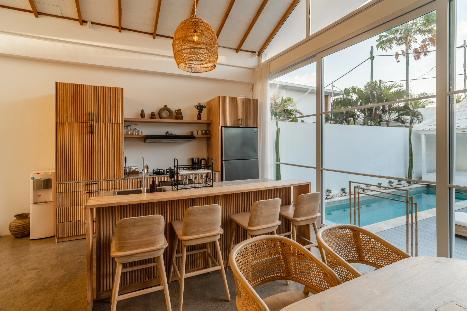 Beach Bliss Retreat : Stylish Modern 3BR Villa in Canggu, 3-bed villa for rent in Canggu – photo 11 of 15