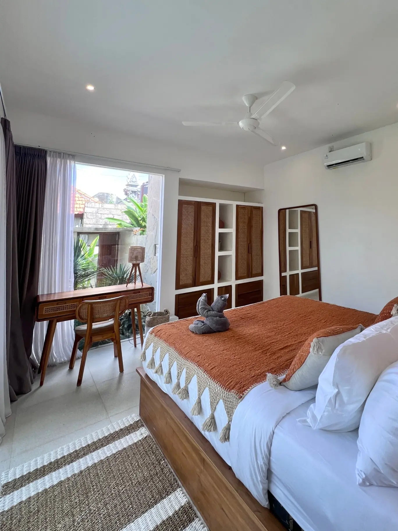 #1 Modern 1BR Villa with Private Rooftop & Pool, 1-bed villa for rent in Pererenan – photo 3 of 15