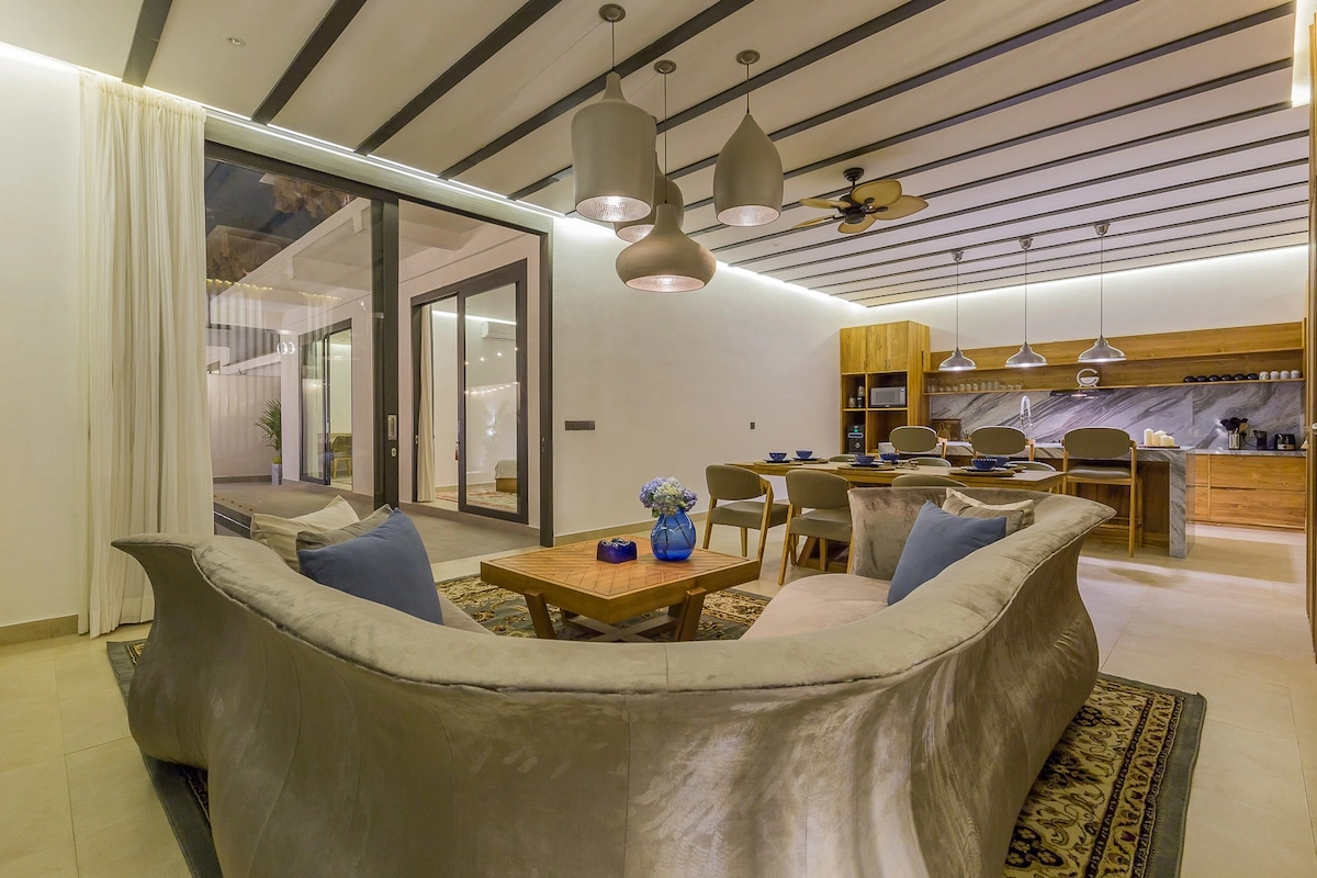 Luxury 3BR Villa in Umalas| Bespoke Design, Private Pool & Serene Blue View, 3-bed villa for rent in Canggu – photo 9 of 15