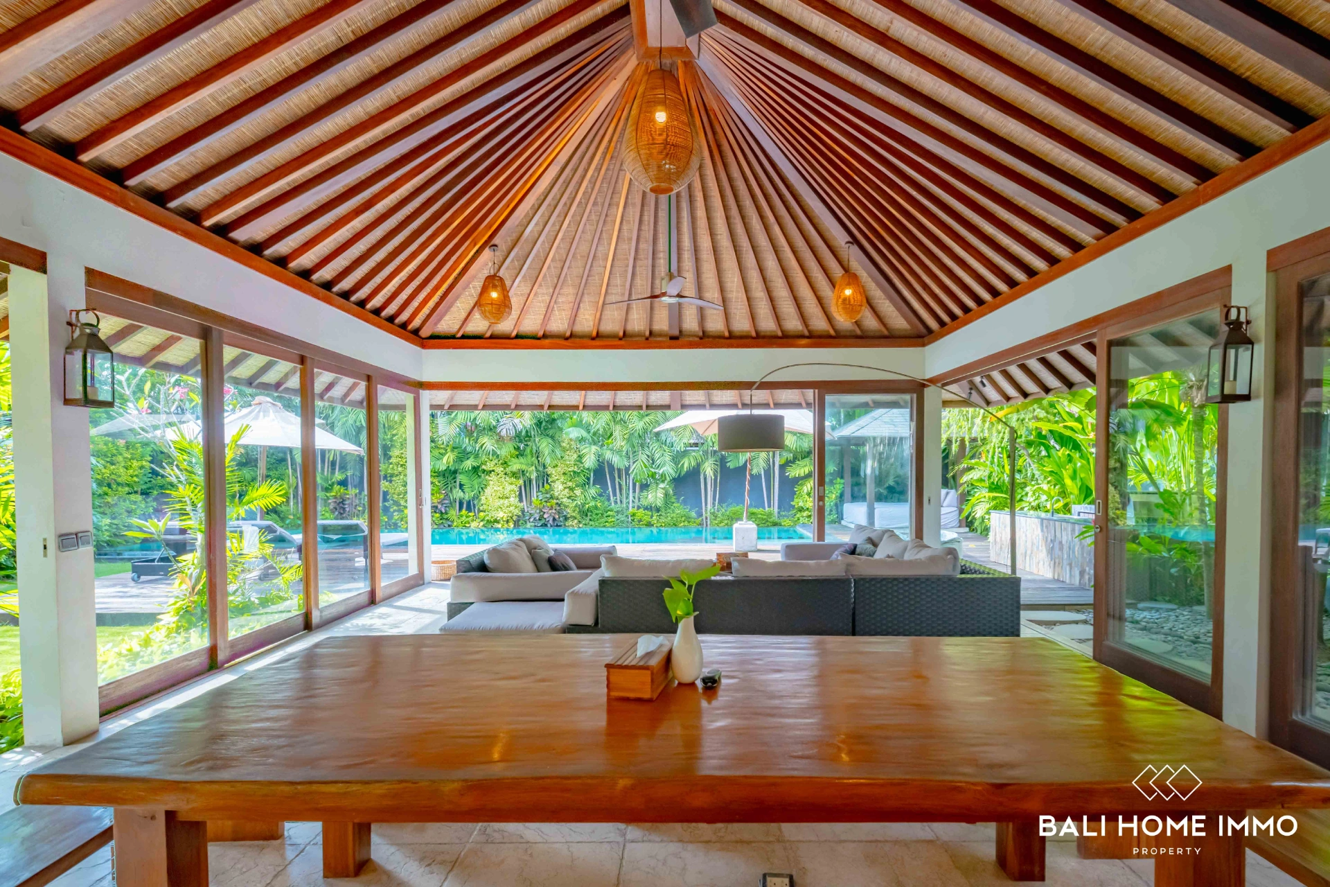 Expansive 4 Bedrooms for Rent & Sale - Walk Distance to Jimbaran Beach, 4-bed villa for rent in Uluwatu – photo 6 of 15