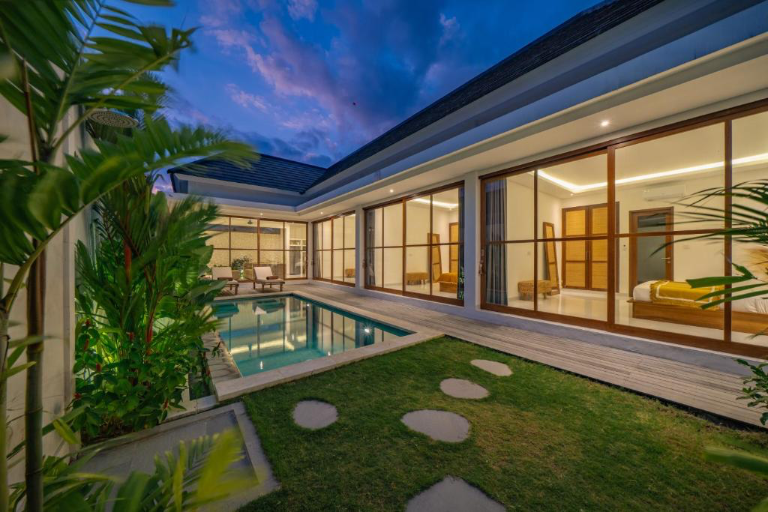 Stunning Pererenan Villa – Beach, Cafés & Canggu at Your Doorstep, 3-bed villa for rent in Pererenan – photo 8 of 15
