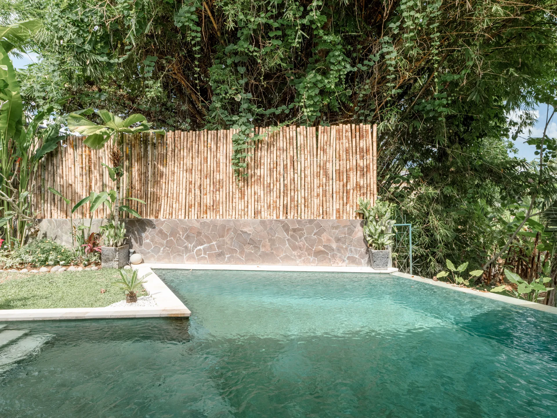 Villa Runa - Homey & Peaceful 2-Bedroom Villa with Spacious Garden in Canggu, 2-bed villa for rent in Canggu – photo 4 of 14