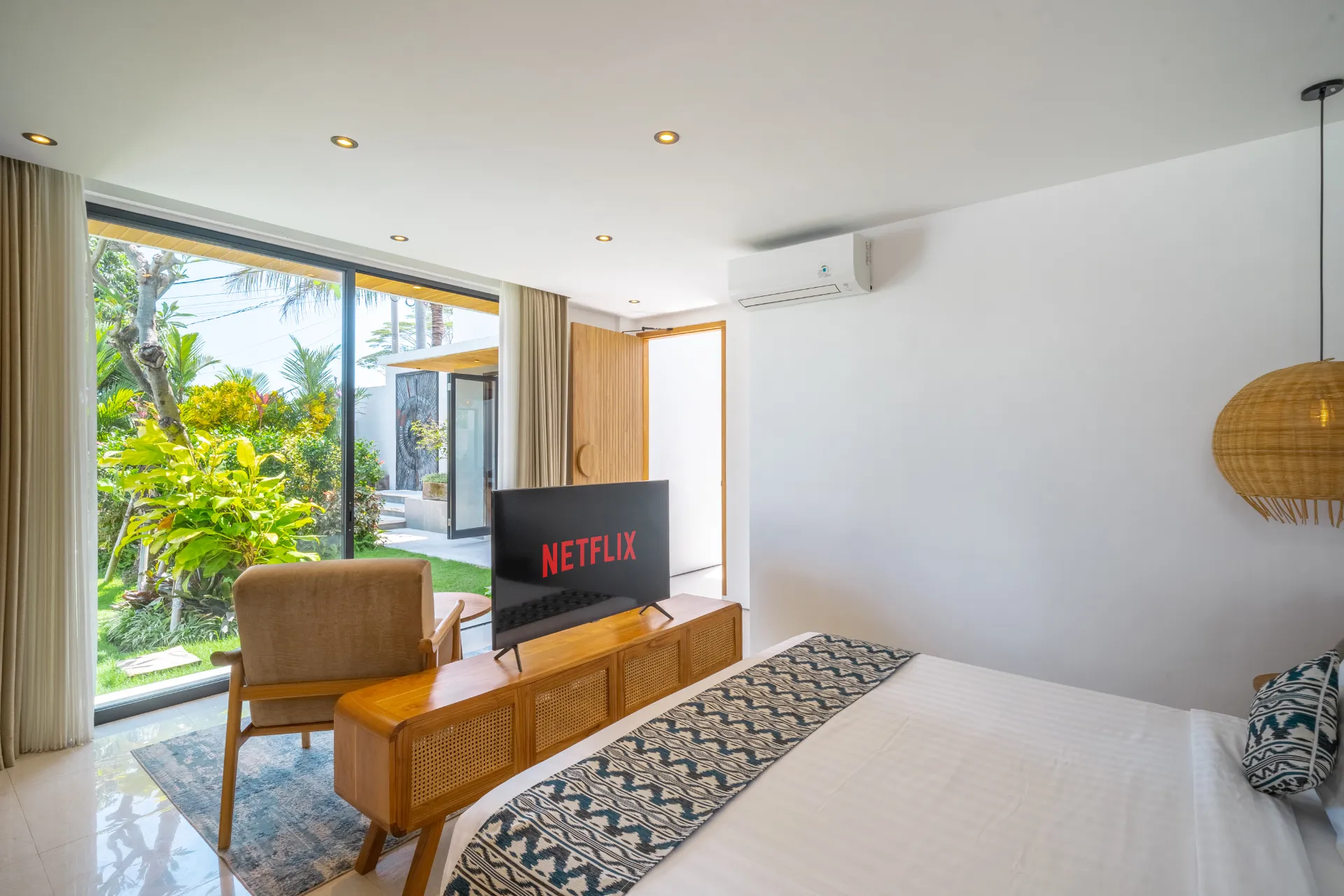 Villa Arunika - Stylish tropical 2BR Villa close to Nyanyi beach, 2-bed villa for rent in Tabanan – photo 5 of 15