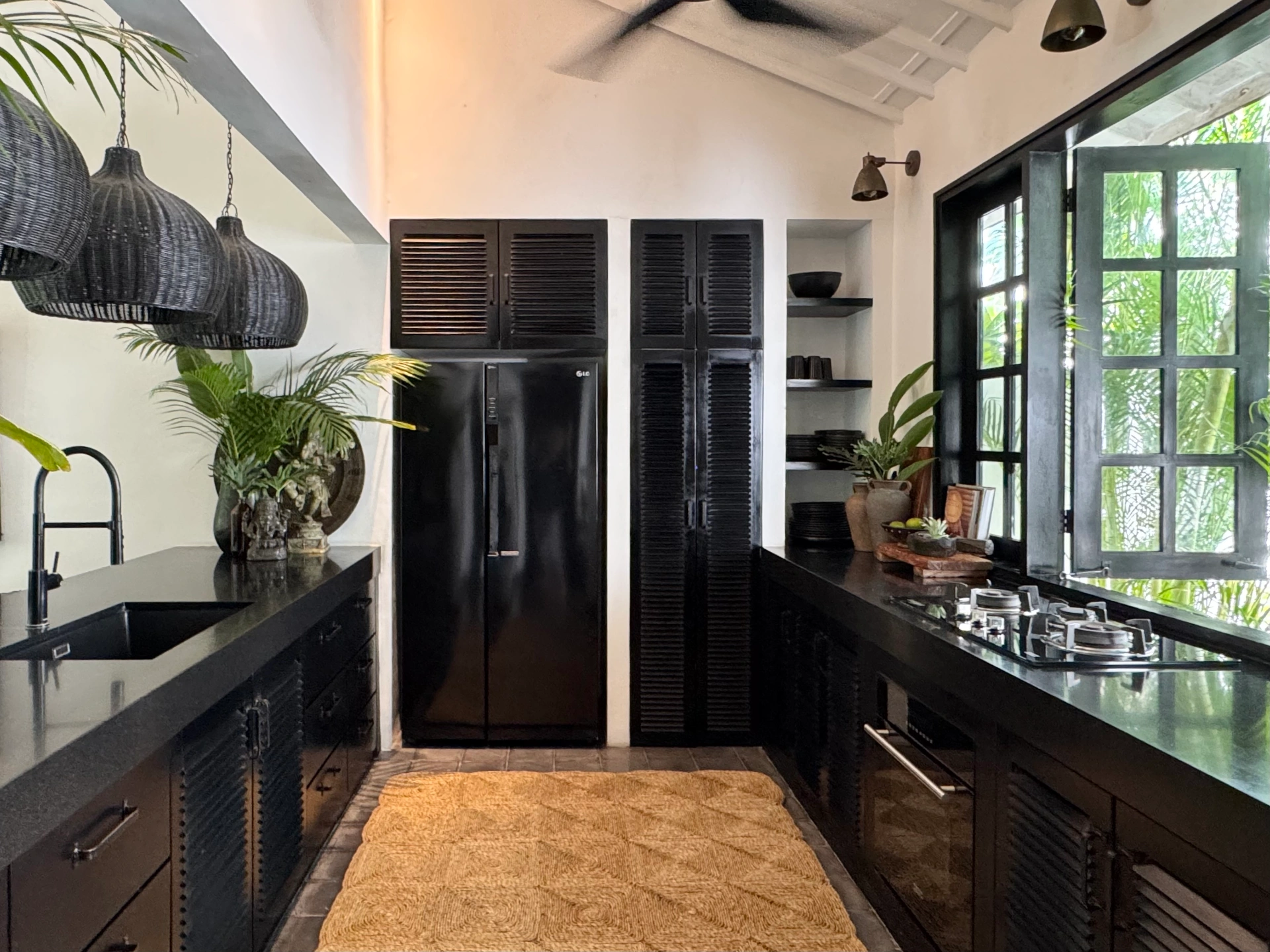 Villa Suwa - Spacious 4BR Villa with Lush Tropical Garden in Prime Location, 4-bed villa for rent in Canggu – photo 15 of 15