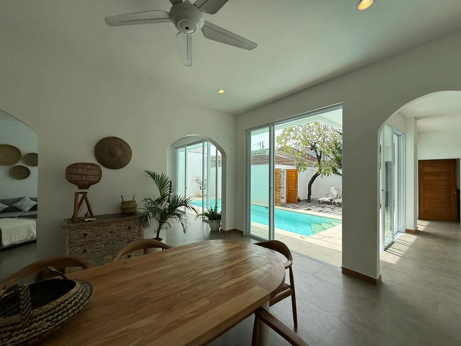 Villa For Rent 5 Bed In Kerobokan,Badung Bali, 5-bed villa for rent in Canggu – photo 3 of 15