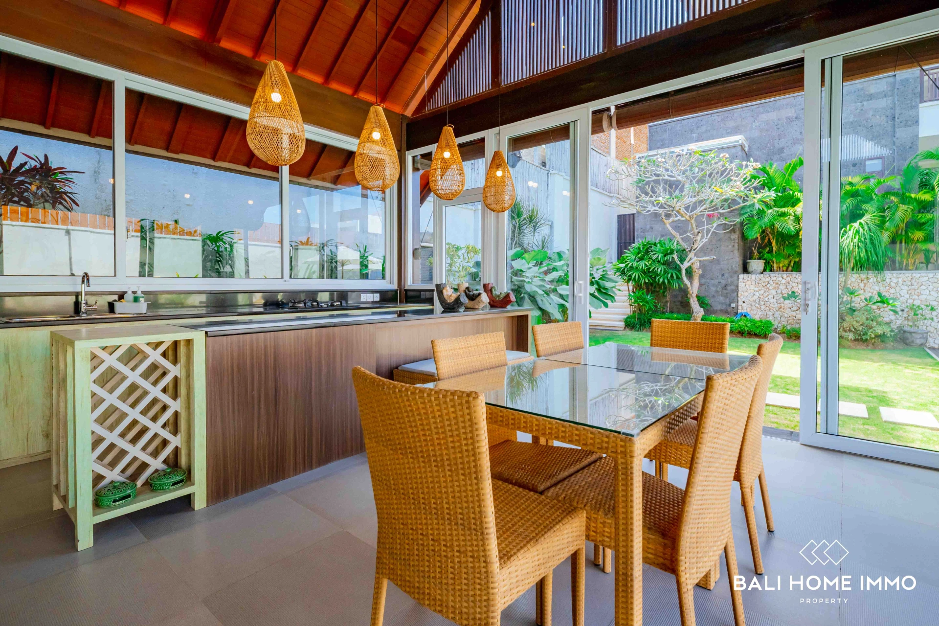 Spacious 4 Bedrooms Villa for Rent in Uluwatu, 4-bed villa for rent in Uluwatu – photo 12 of 15