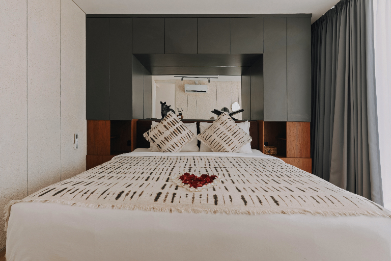 Hidden DESIGNER Loft I 750m to beach I Rooftop and BBQ, 3-bed villa for rent in Canggu – photo 15 of 15