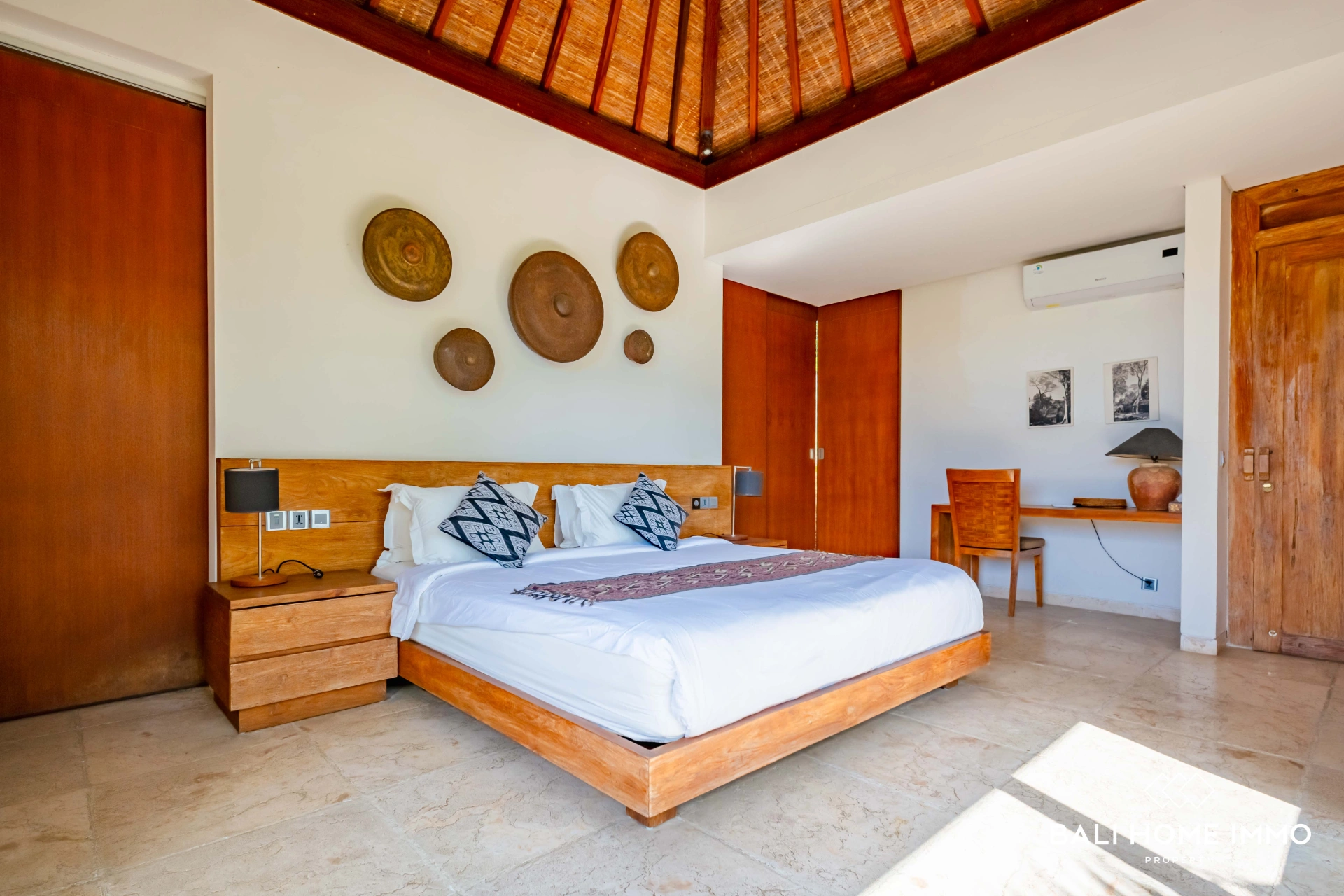 Expansive 4 Bedrooms for Rent & Sale - Walk Distance to Jimbaran Beach, 4-bed villa for rent in Uluwatu – photo 14 of 15