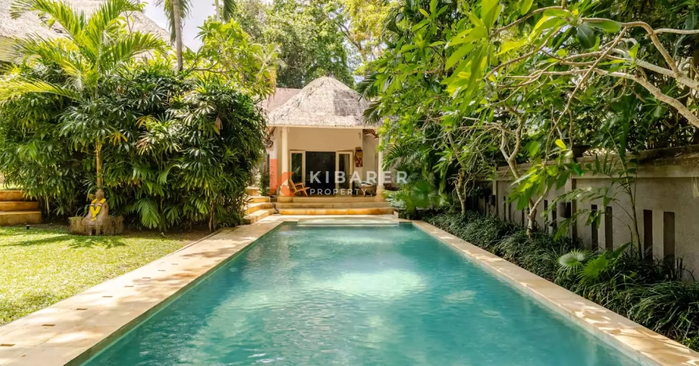 Relaxing Tropical Two Bedroom Villa with Garden Paradise in Umalas, 2-bed villa for rent in Seminyak – photo 4 of 15
