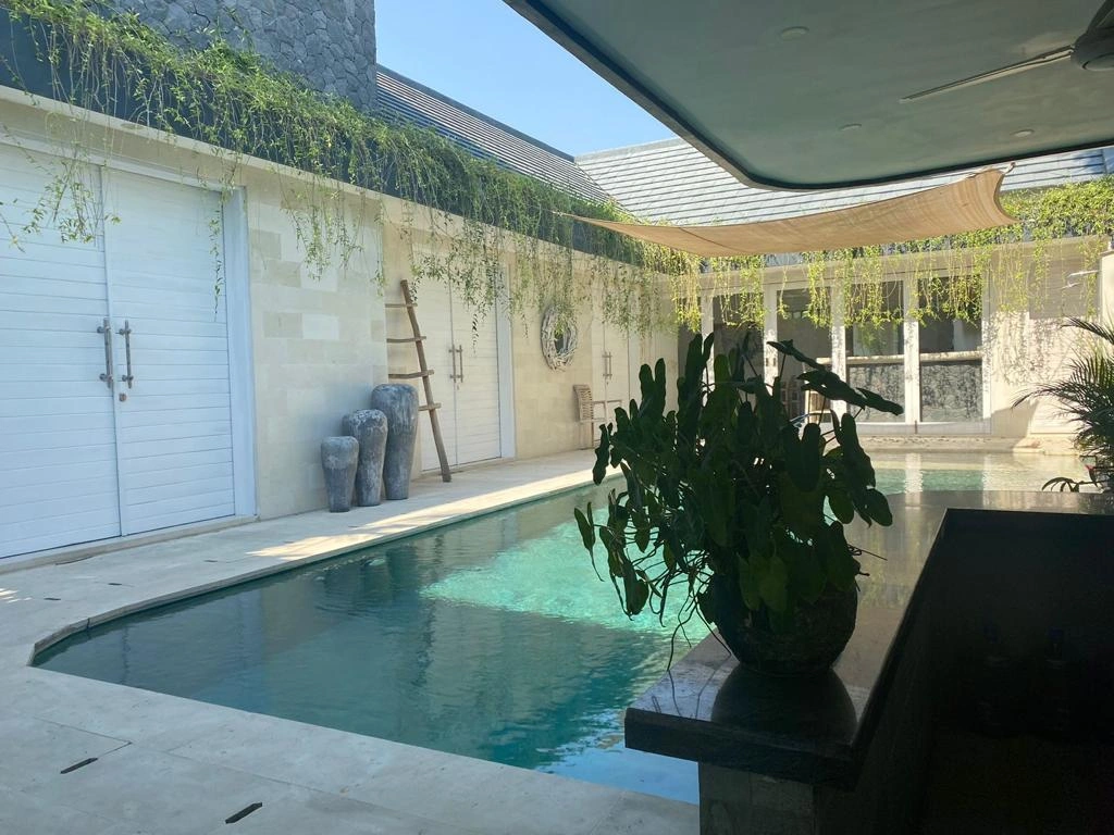 Luxury 3 BR Elegant intertior perfect for group in Umalas, 3-bed villa for rent in Canggu – photo 14 of 15