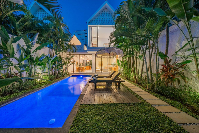 Exclusive Tropical Garden Villa in Berawa, 3-bed villa for rent in Canggu – photo 7 of 15