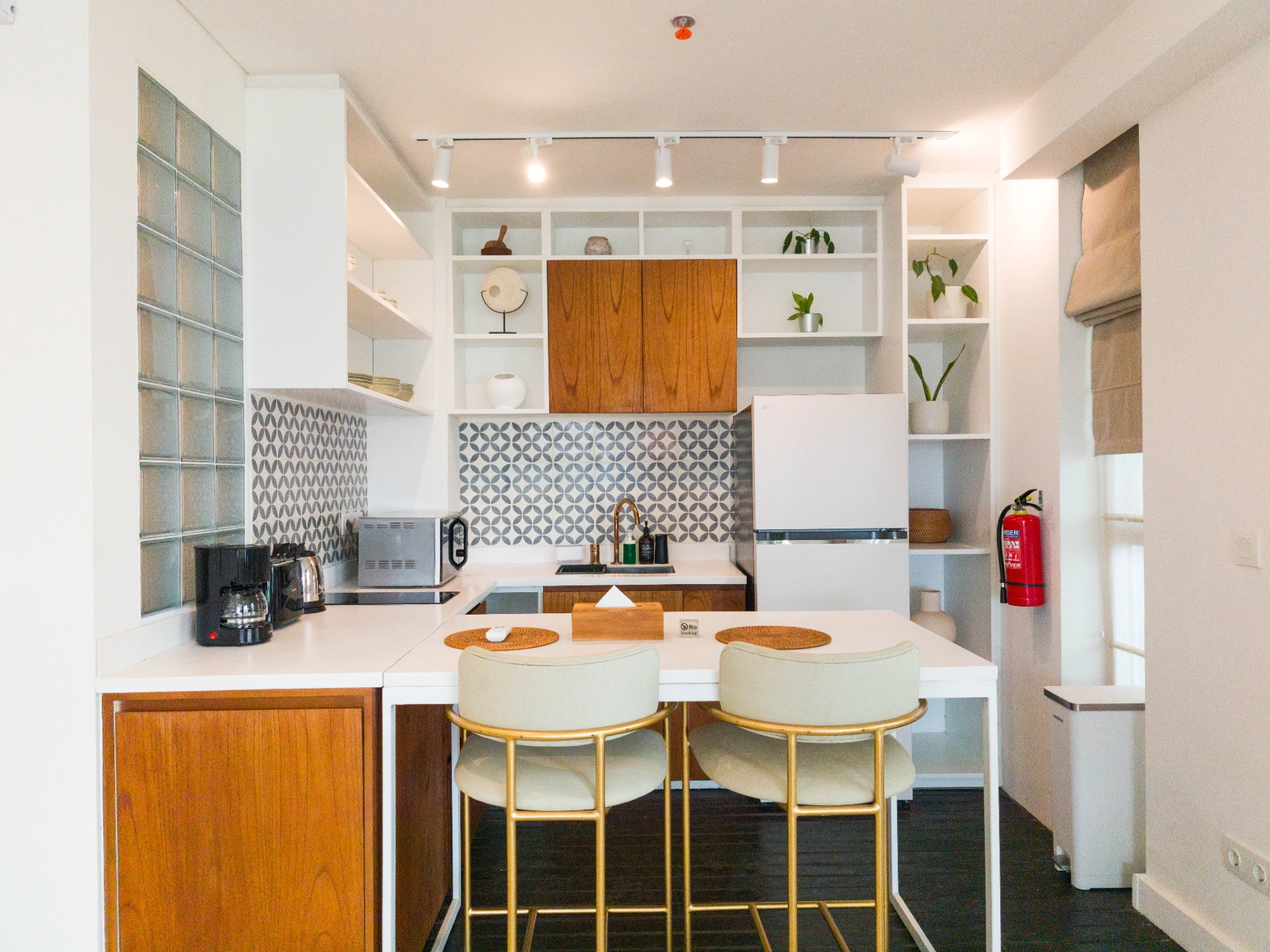 Elegant Modern Retreat in Heart of Berawa | The Cruise 31, 1-bed villa for rent in Canggu – photo 10 of 15