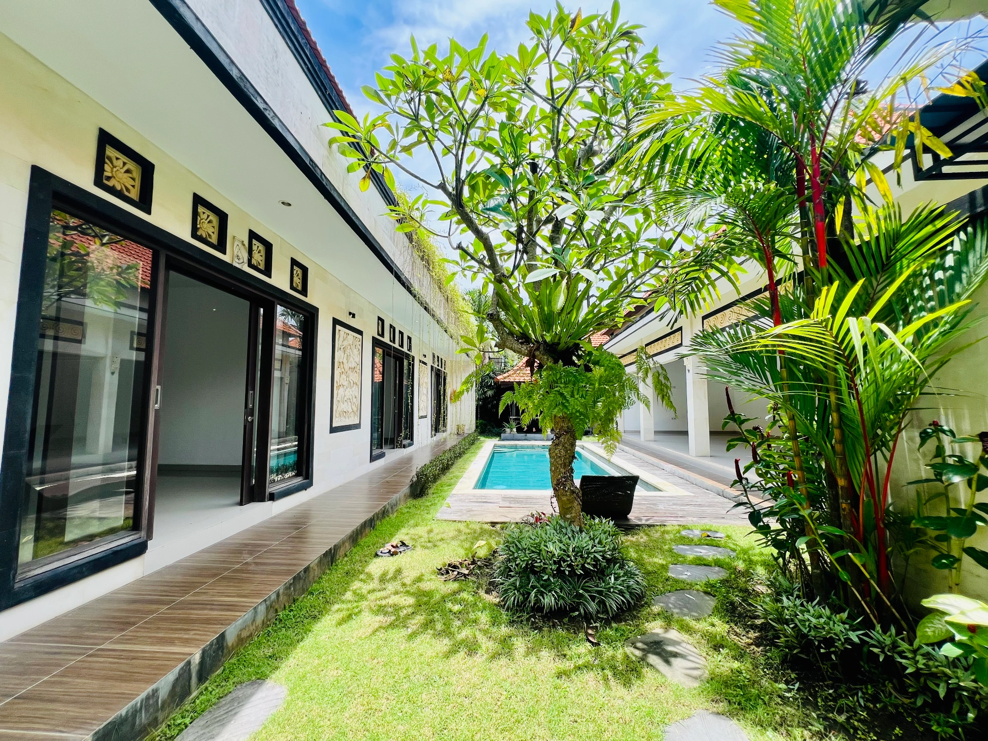 3 Bedrooms Tropical Villa in Berawa for Yearly Rent, 3-bed villa for rent in Canggu – photo 15 of 15