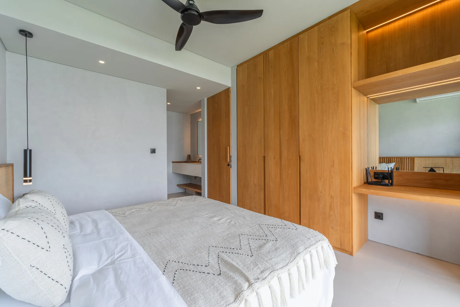 The Jewel - Brand New 3 Bedroom Modern Luxury Villa with Rice Field View, 3-bed villa for rent in Pererenan – photo 7 of 15