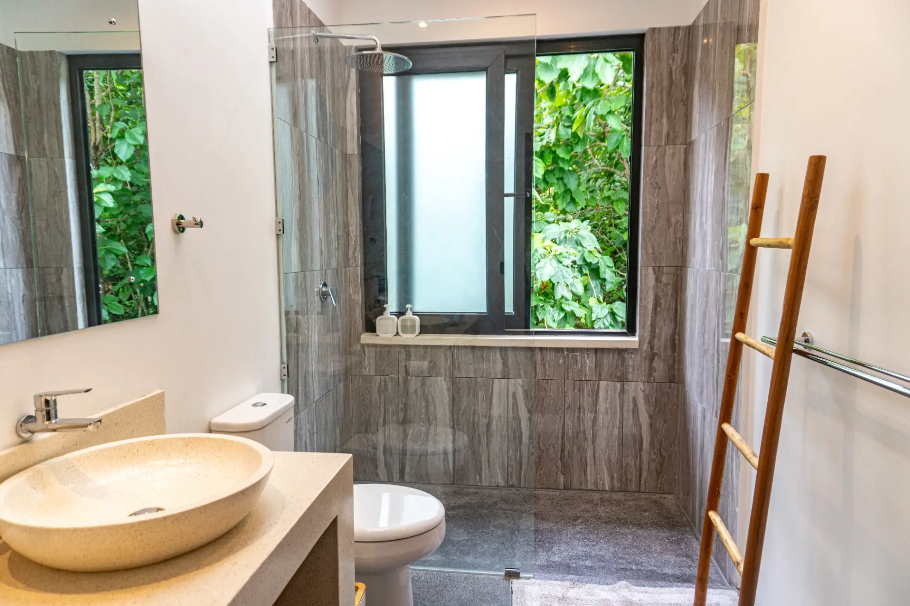 Considered 2BR Villa w/ Sunset Views and Home Office, 2-bed villa for rent in Uluwatu – photo 7 of 9