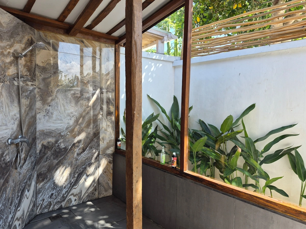 Modernized Javanese Limasan-style Family Home, 3-bed villa for rent in Uluwatu – photo 12 of 15