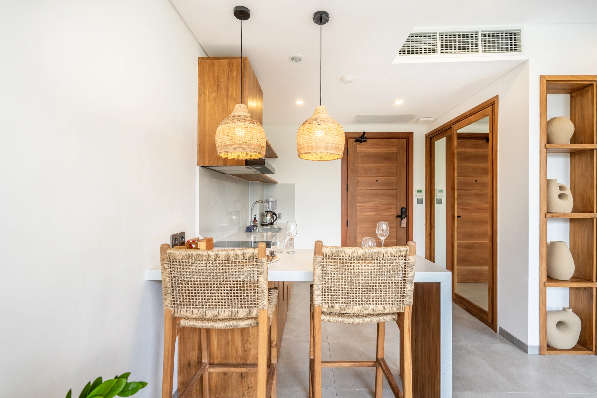 Sunny Muse Balcony - 1 Bedroom Suite with Terrace, 1-bed villa for rent in Canggu – photo 10 of 15