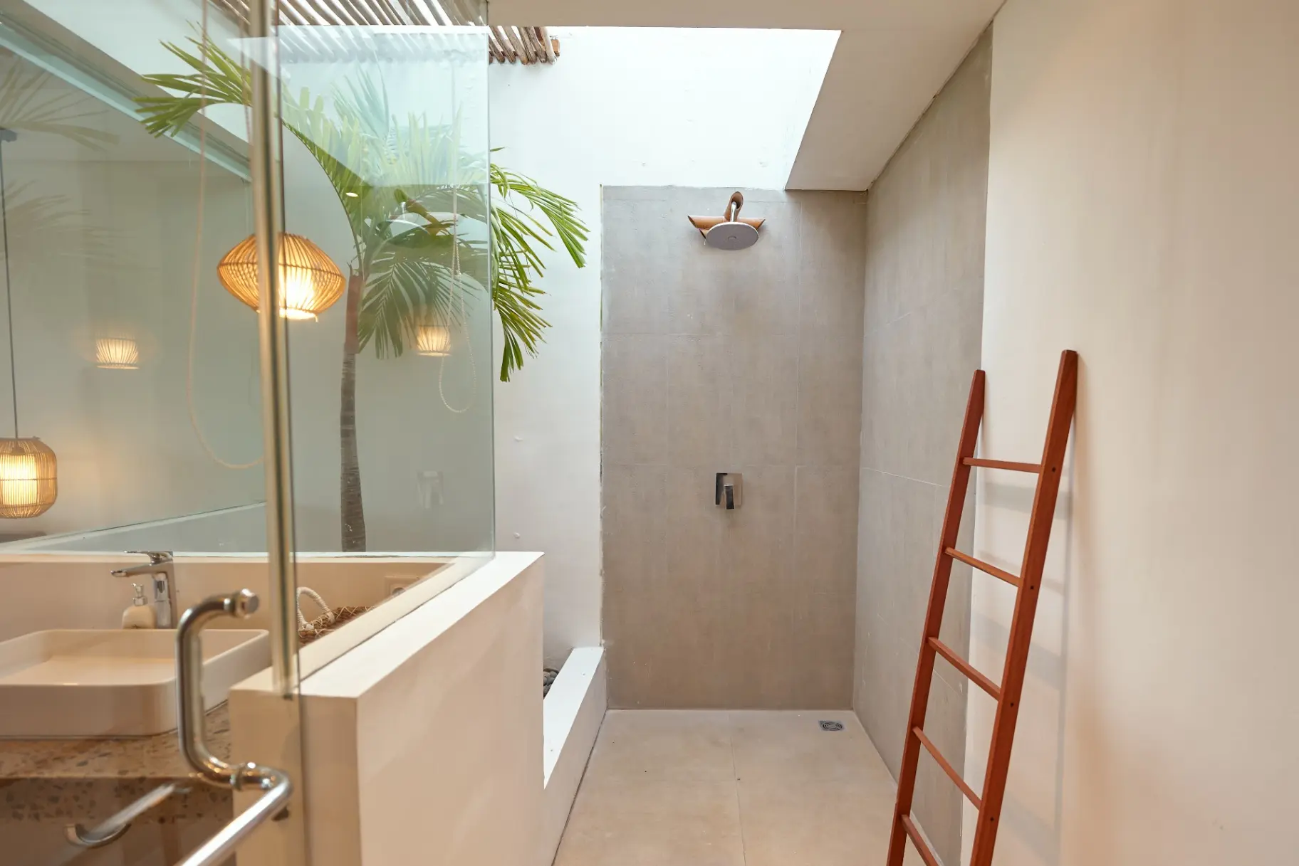 Villa Octo - 2 Bedroom Industrial Modern Villa in Great Location of Canggu, 2-bed villa for rent in Canggu – photo 2 of 15