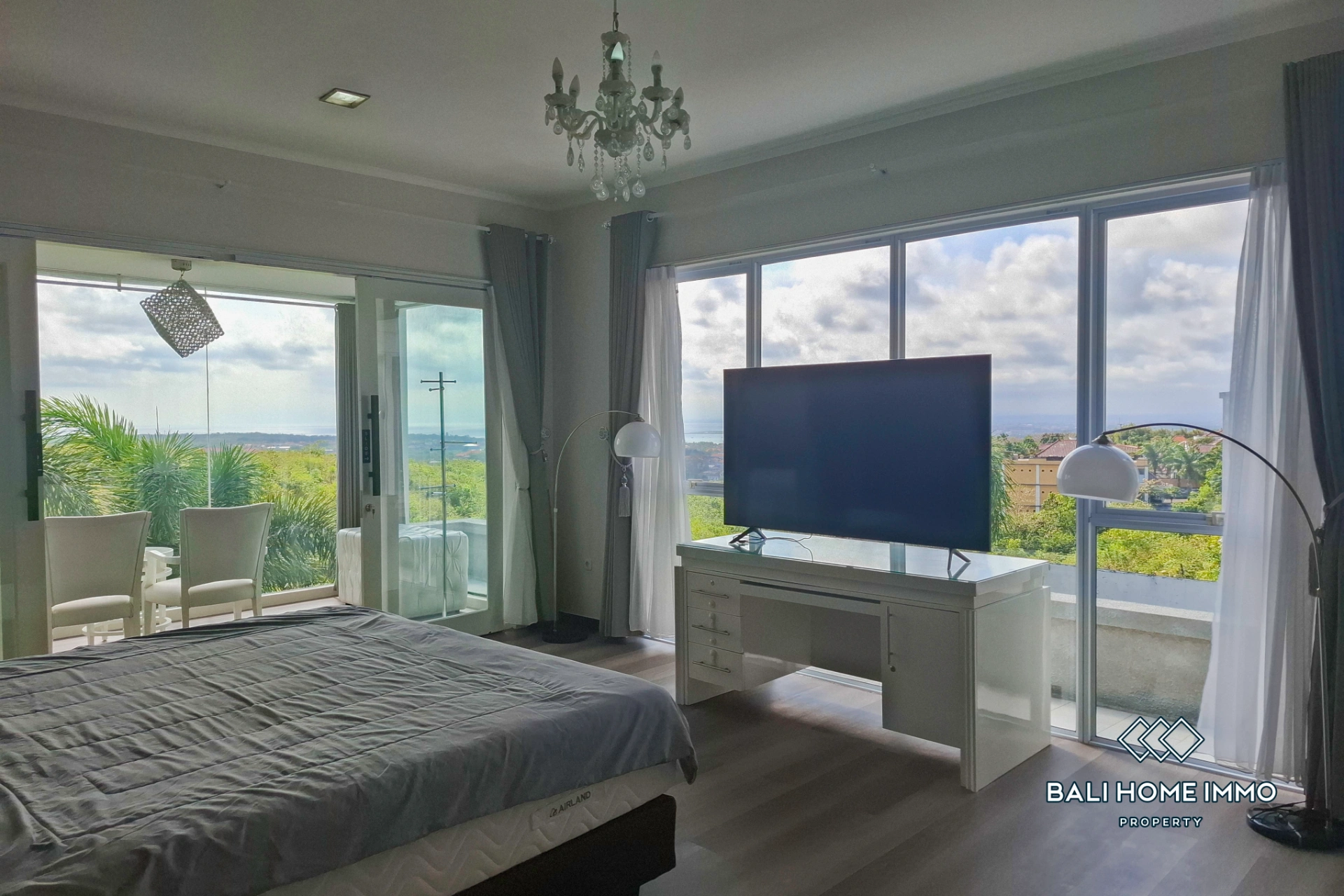Spacious 4 Bedrooms Ocean View Villa for Rent & Sale in Ungasan, 4-bed villa for rent in Uluwatu – photo 12 of 15