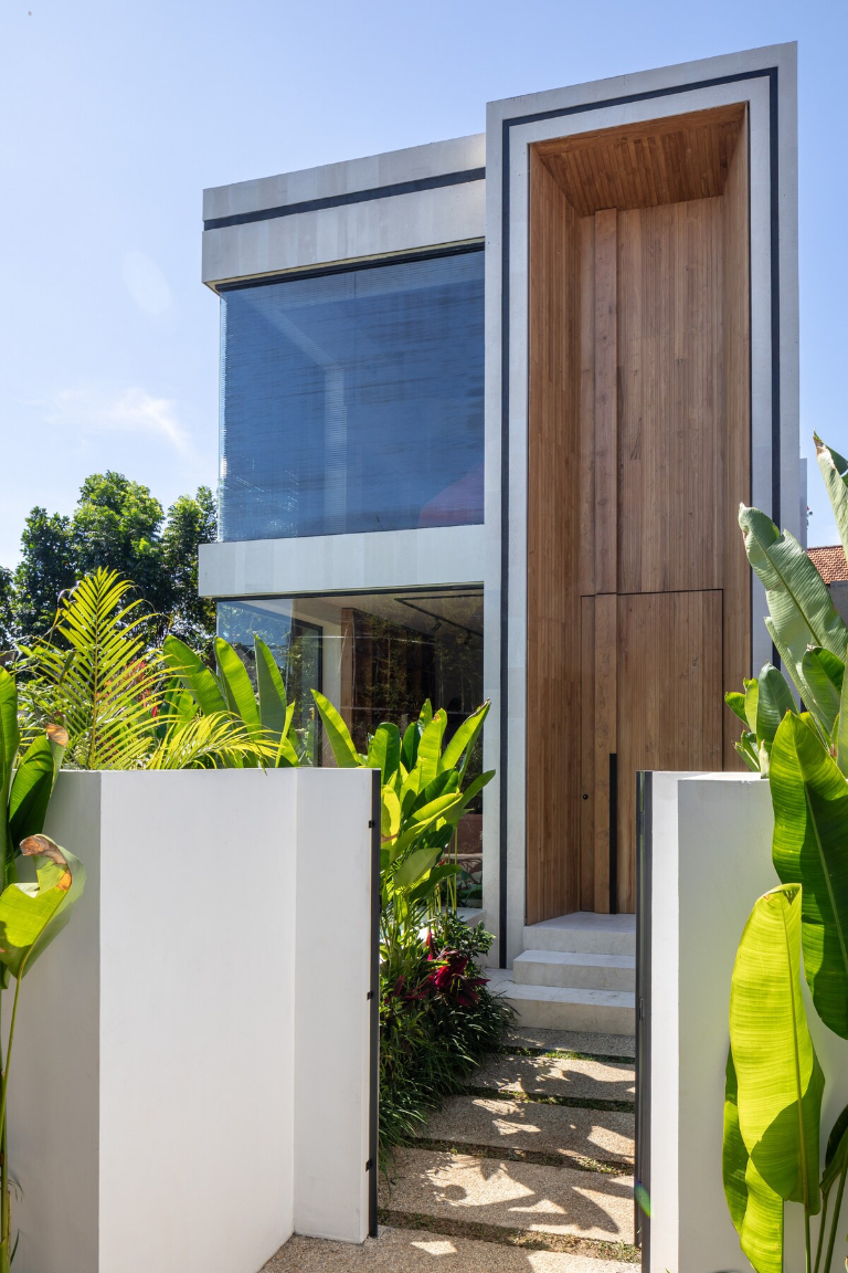 Designer Japandi-style 2-bedroom villa in central Ubud, 2-bed villa for rent in Ubud – photo 2 of 15