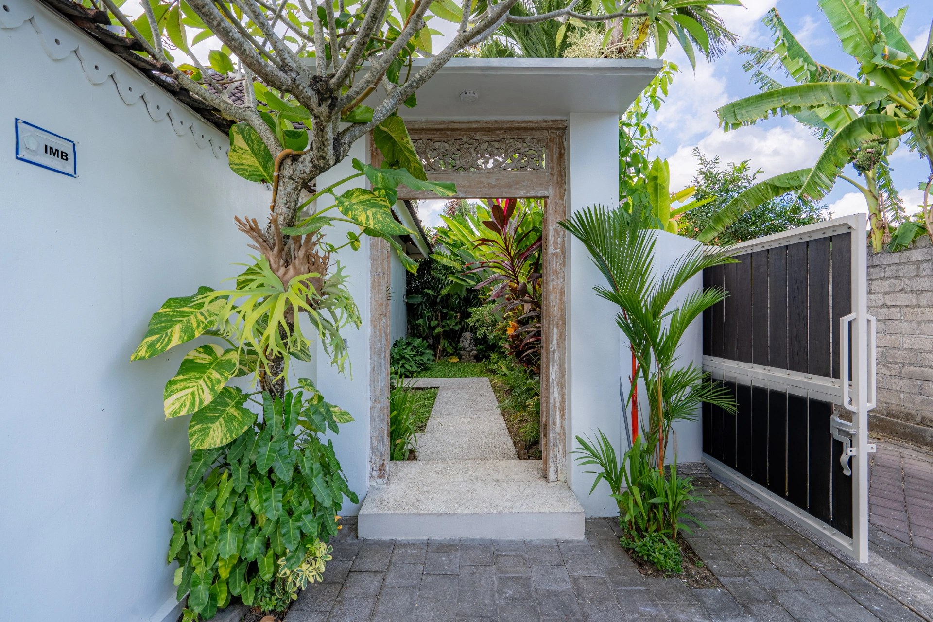 Santi - 3BR Villa with Pool & Daybed, Canggu, 3-bed villa for rent in Canggu – photo 5 of 15