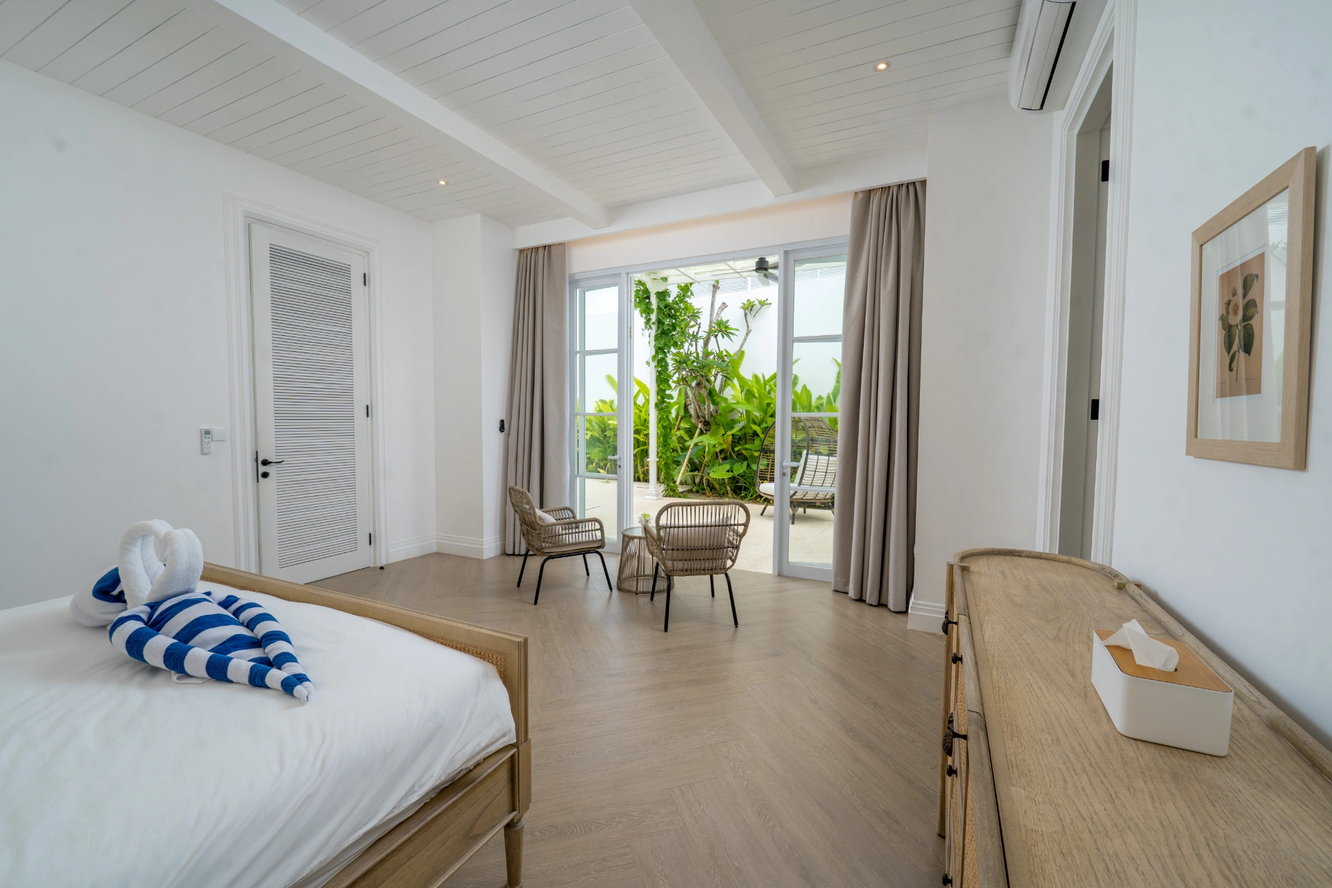 Villa Aclasa: Luxe 4BR Retreat in Central Canggu, 4-bed villa for rent in Canggu – photo 6 of 15