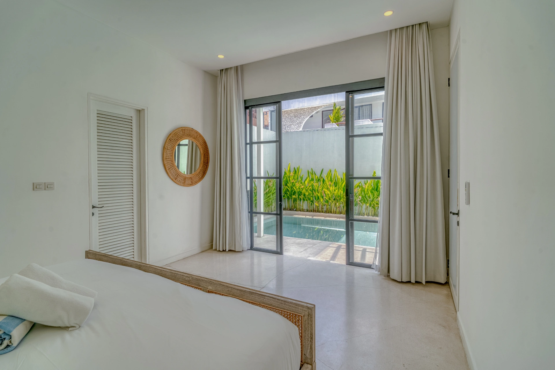 Beachside Mediterranean Luxury: 3BR in Canggu Share Save, 3-bed villa for rent in Canggu – photo 3 of 15