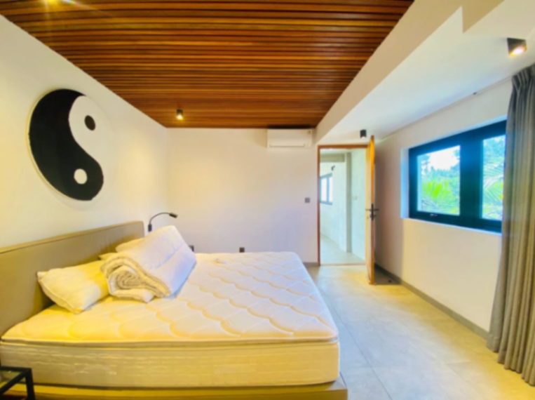 4 Bedrooms Villa Walking Distance to Berawa Beach, 4-bed villa for rent in Canggu – photo 10 of 15