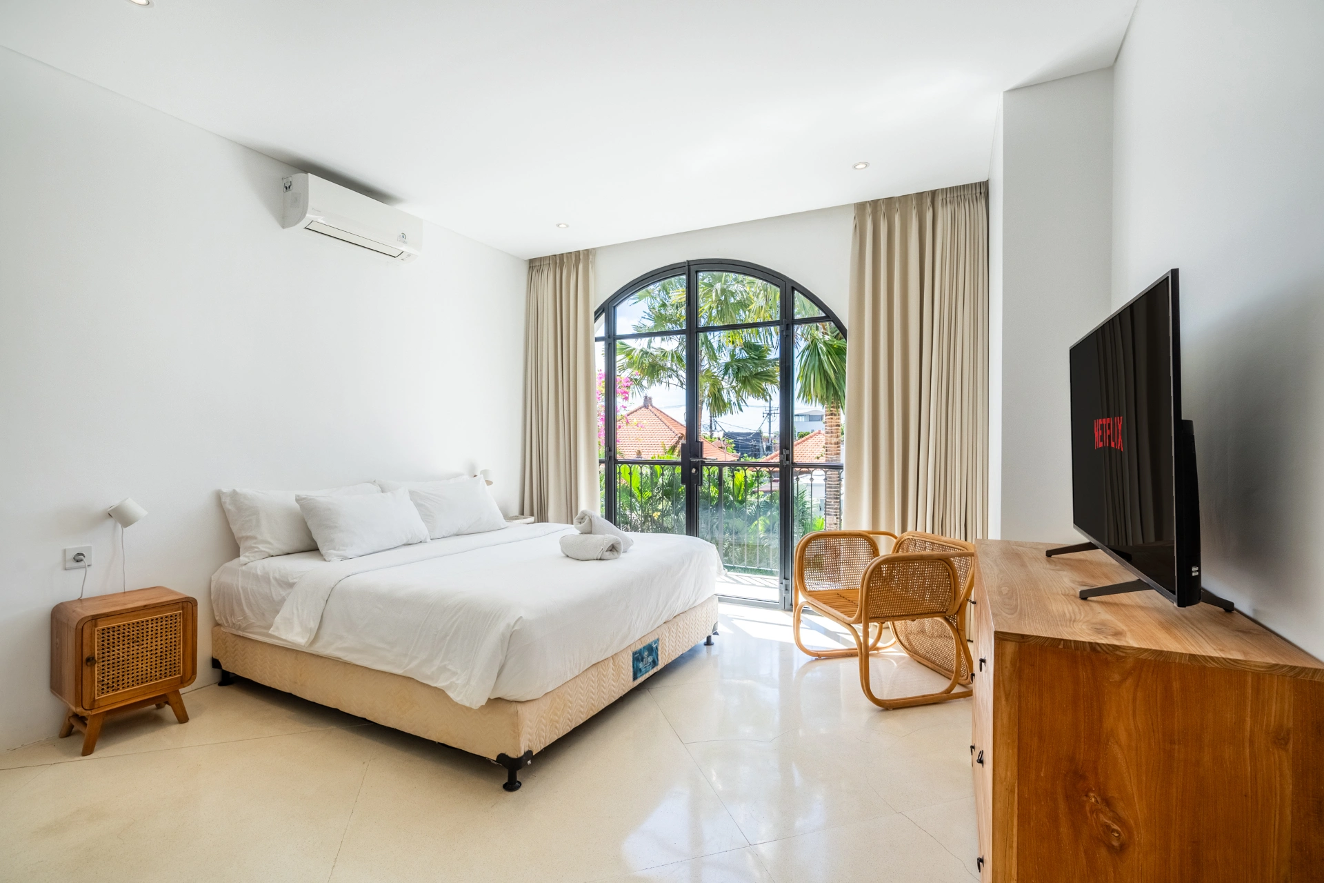 Bianca - Pool Table & BBQ Villa, Canggu, 4-bed villa for rent in Canggu – photo 2 of 15