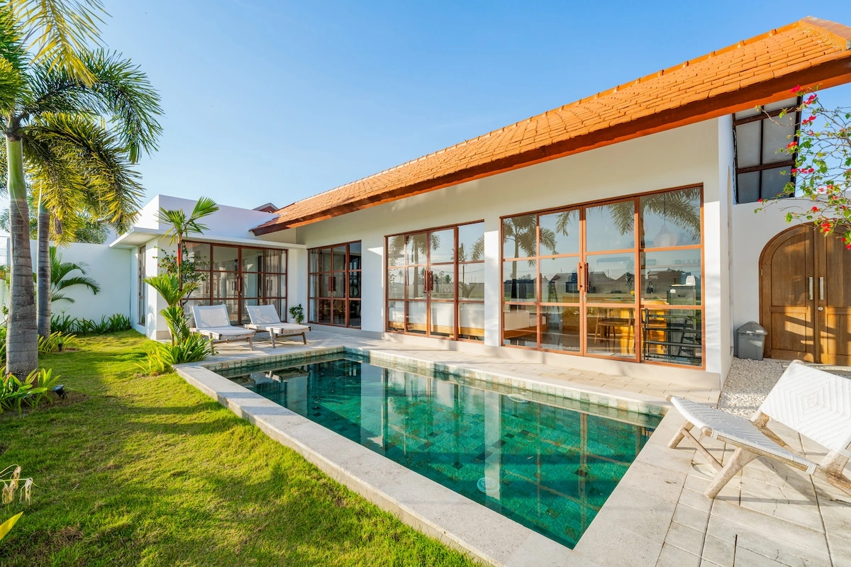 Villa w/ Pool, Rice Field & Mountain Views, 2-bed villa for rent in Seseh – photo 2 of 15