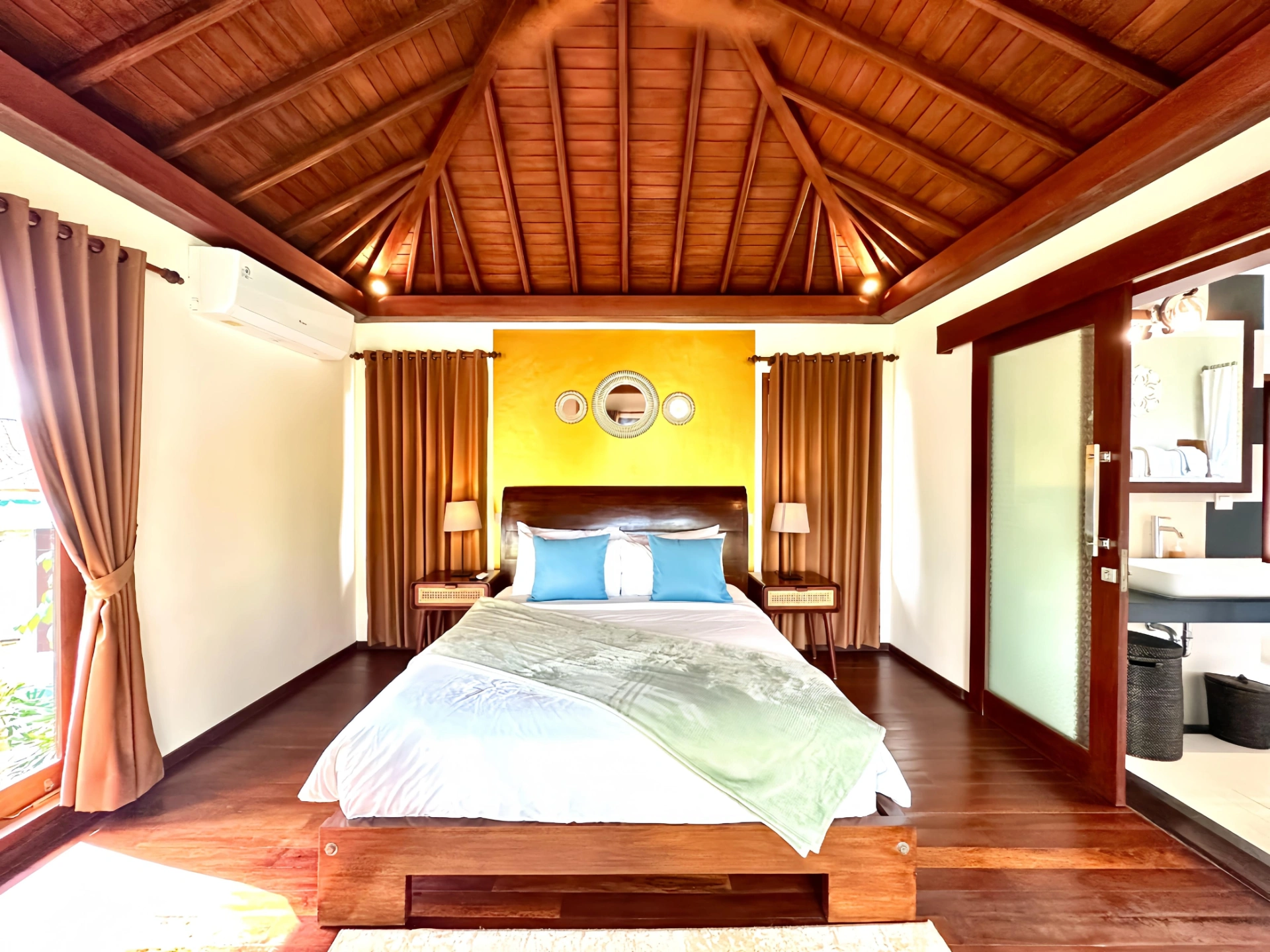 Beautiful 4-bedroom Villa for Rent – Canggu, Padonan, 4-bed villa for rent in Canggu – photo 2 of 15