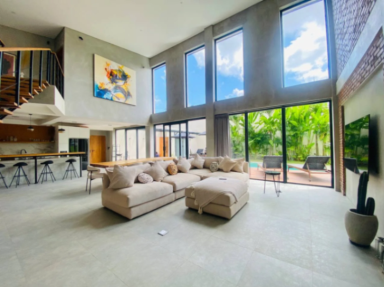 4 Bedrooms Villa Walking Distance to Berawa Beach, 4-bed villa for rent in Canggu – photo 3 of 15