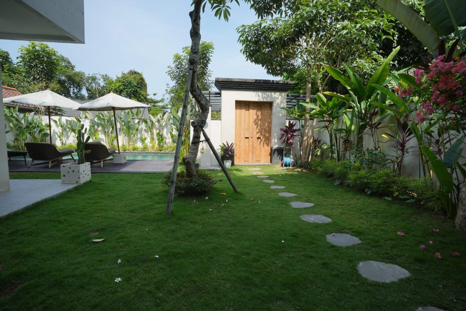 Villa For Rent 3 Bed In Pererenan,Badung Bali, 3-bed villa for rent in Pererenan – photo 4 of 14