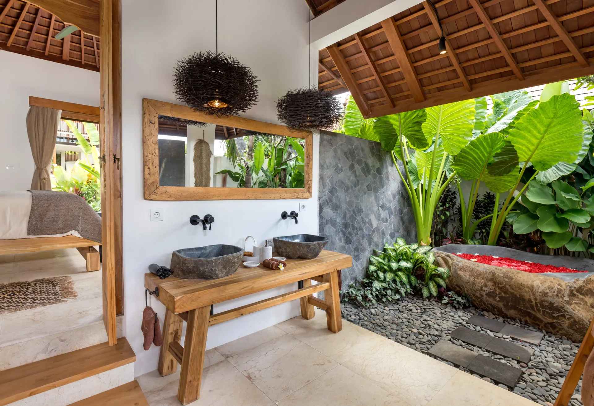 Villa Chempaka - Luxe Tropical 4BR Dream Villa in Canggu, 4-bed villa for rent in Canggu – photo 11 of 15