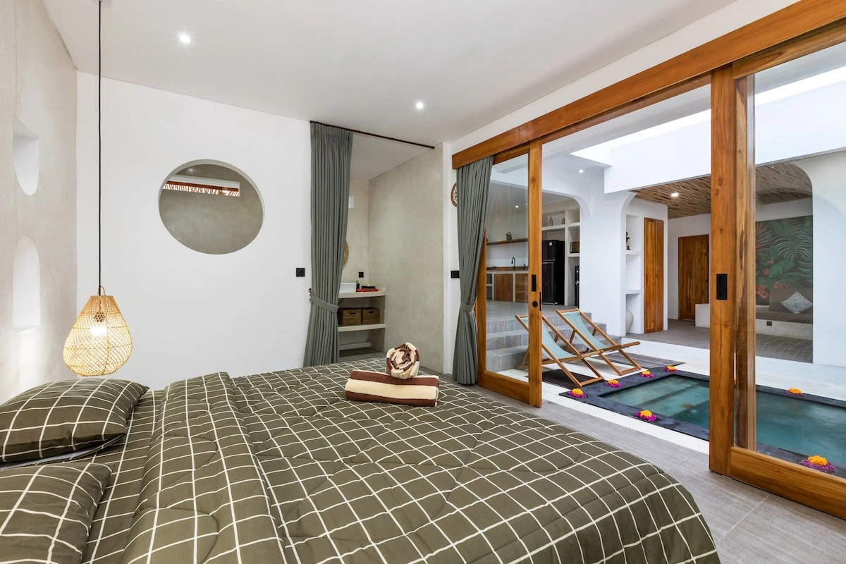 RARE OPPORTUNITY ! 2BR Villa - 2 Swimming Pool in Canggu, 2-bed villa for rent in Canggu – photo 12 of 15