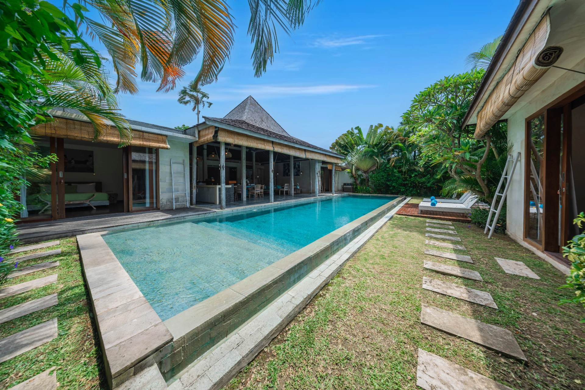 Designer 4BR Pool Villa in Canggu Sundeck Near Beach, 4-bed villa for rent in Canggu – photo 2 of 15
