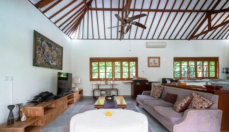 Crisp 2BR Villa w/ Private Pool and Indoor-Outdoor Flow, 2-bed villa for rent in Canggu – photo 3 of 10