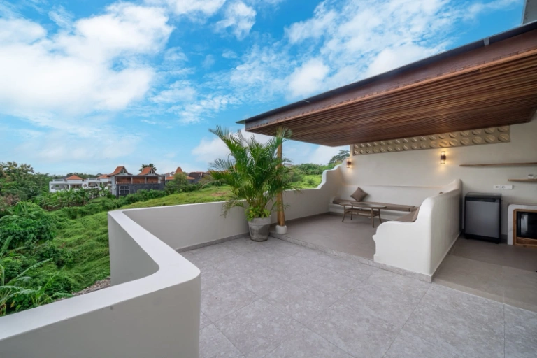 3BR Pool Villa • Rooftop • 5 Min to Batu Bolong, 3-bed villa for rent in Pererenan – photo 10 of 15