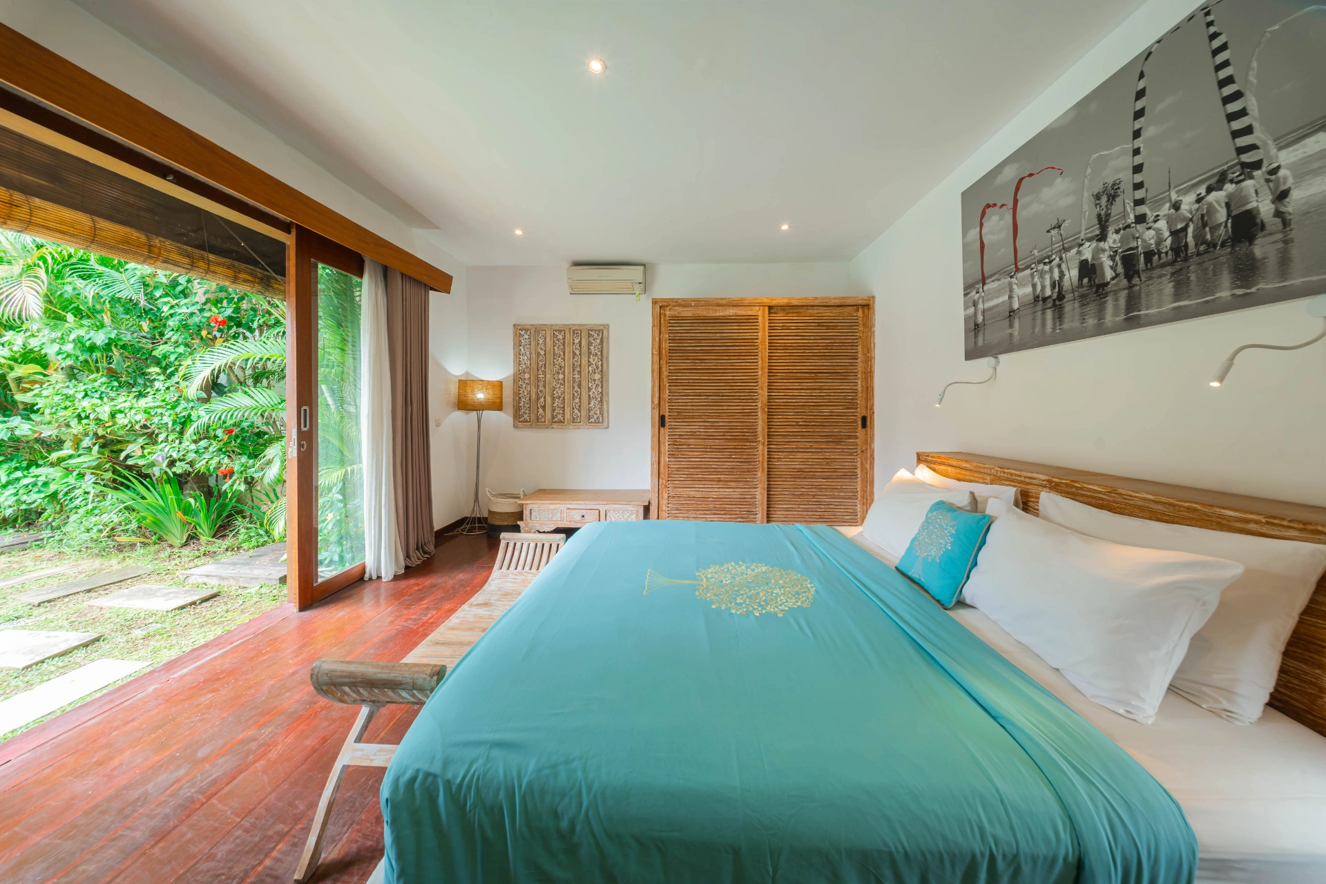 Designer 4BR Pool Villa in Canggu Sundeck Near Beach, 4-bed villa for rent in Canggu – photo 14 of 15