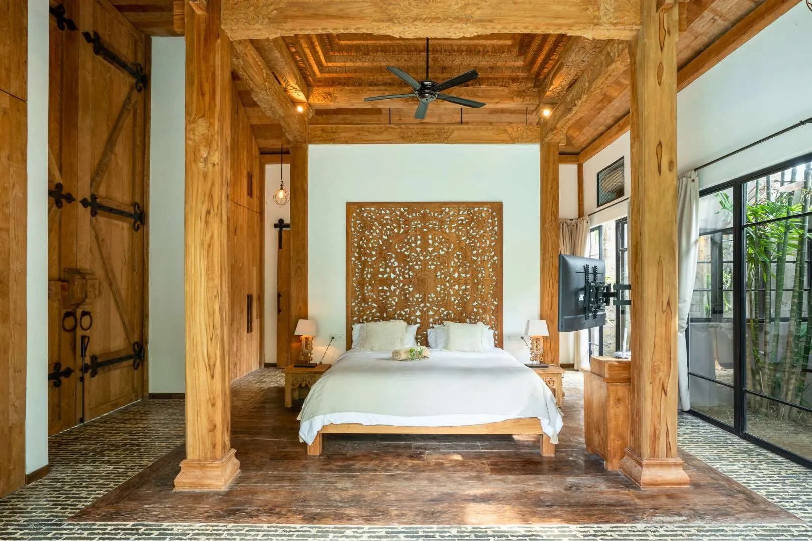 5BR Luxury Tropical Villa Near Berawa Beach, 5-bed villa for rent in Canggu – photo 15 of 15