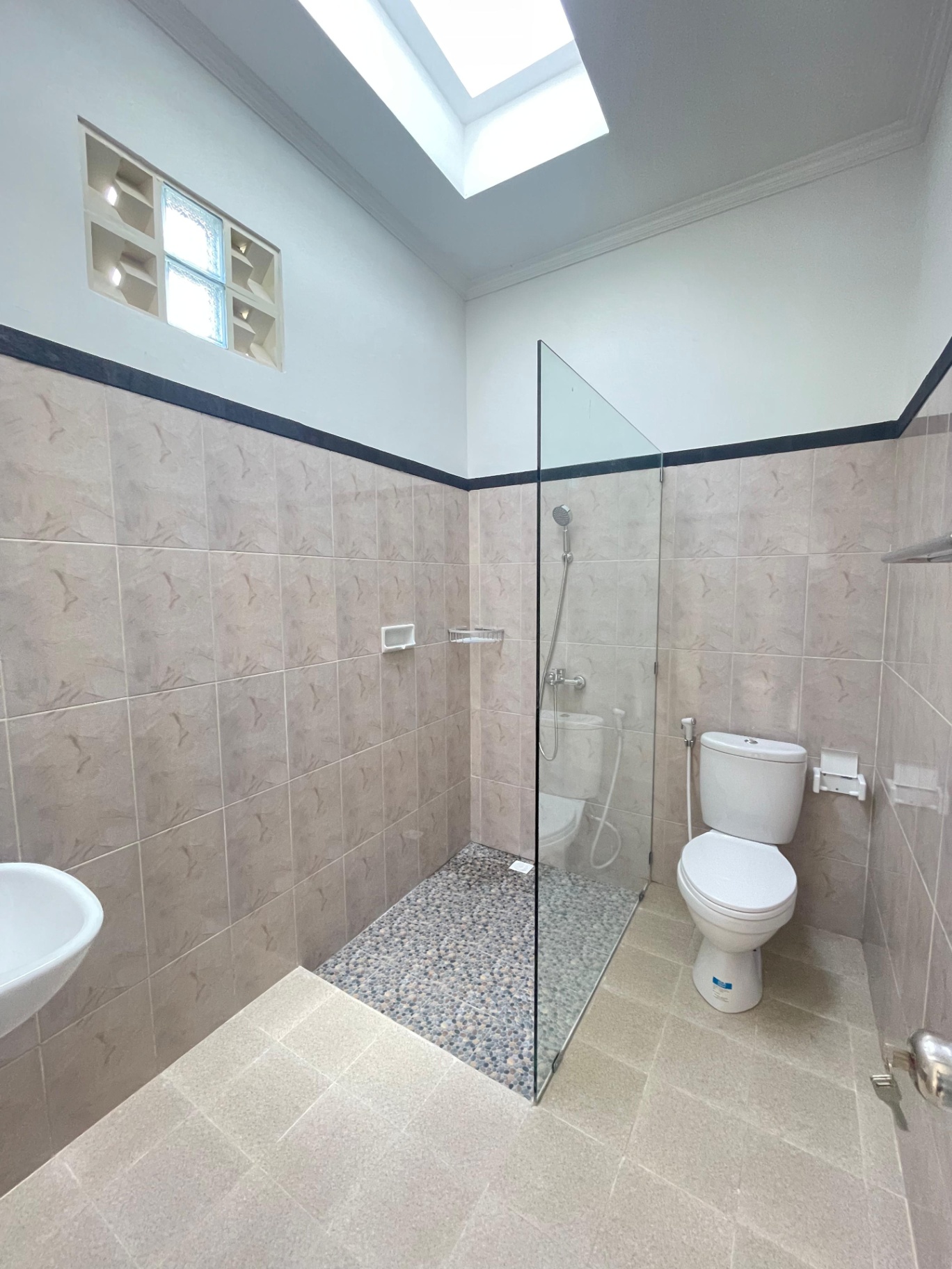 Villa Tropical Modern Located in Quite Area Kutuh, 2-bed villa for rent in Nusa Dua – photo 3 of 14